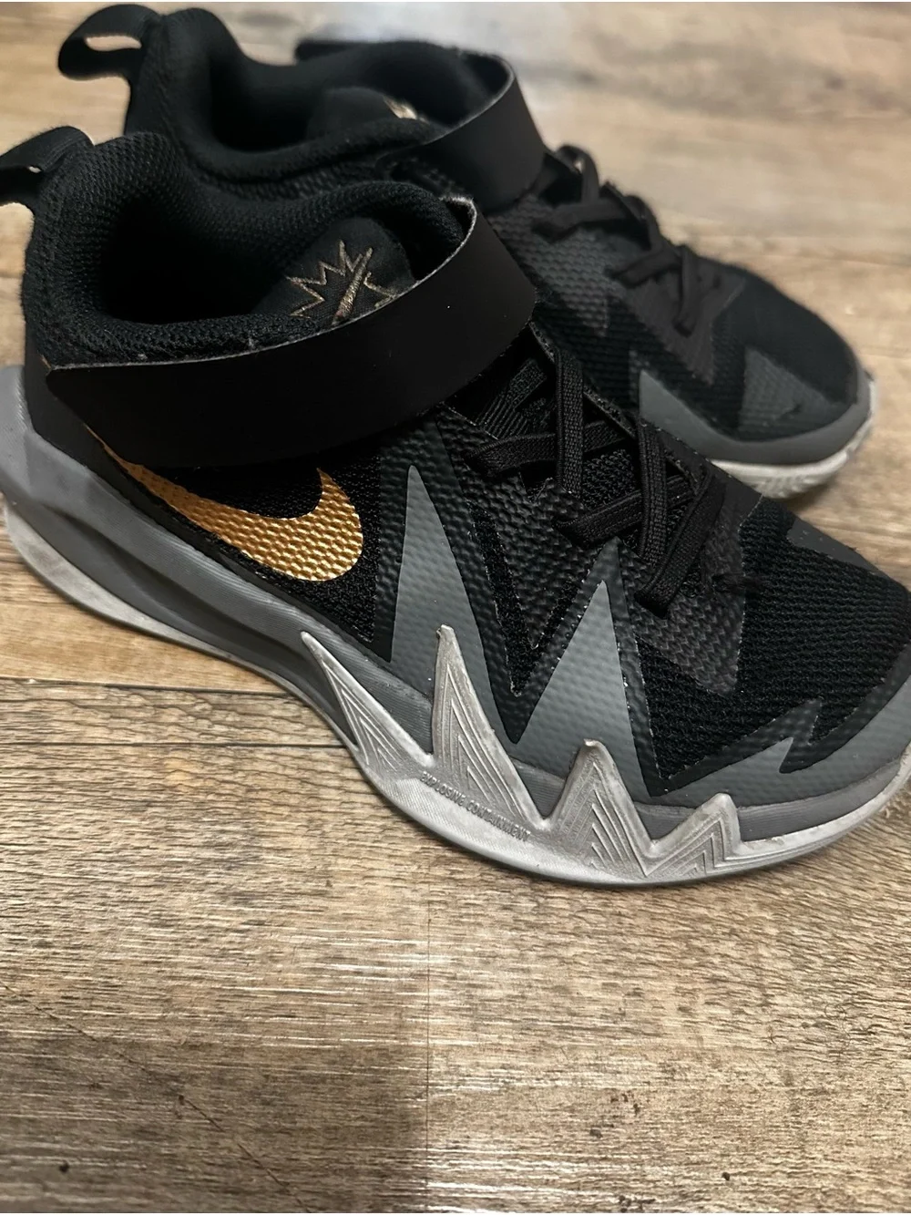Nike Kids Black and Gold Low-Top Sneakers